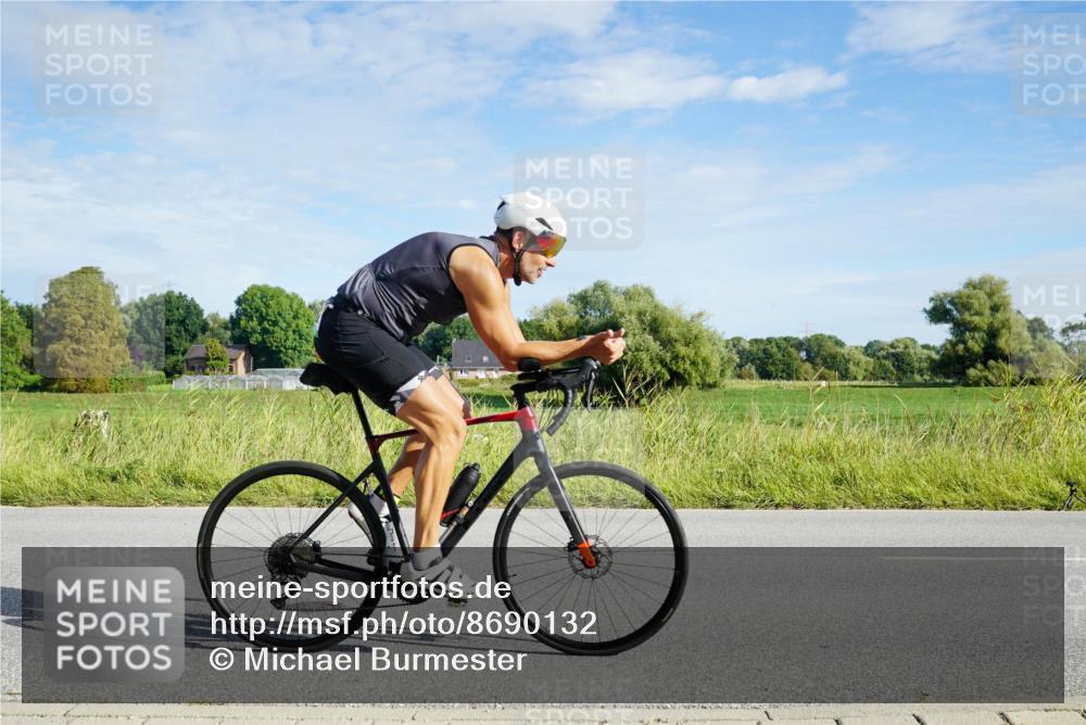 31.08.2025 - Elbe Triathlon Hamburg Michael Burmester http://msf.ph/oto/8690132 31.08.2025 09:34:59 Radfahren 264, 422, 428, 440, 537, 606, 727 meine-sportfotos.de