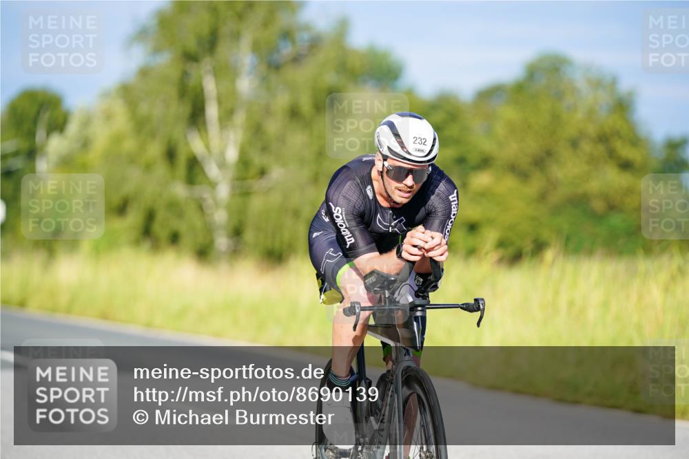 31.08.2025 - Elbe Triathlon Hamburg Michael Burmester http://msf.ph/oto/8690139 31.08.2025 08:51:45 Radfahren 200, 209, 232, 238, 332 meine-sportfotos.de