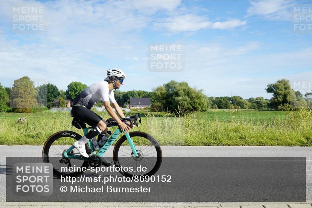 31.08.2025 - Elbe Triathlon Hamburg Michael Burmester http://msf.ph/oto/8690152 31.08.2025 09:35:21 Radfahren 276, 468, 593, 658 meine-sportfotos.de