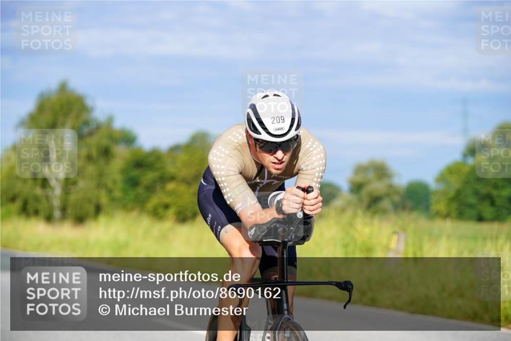 31.08.2025 - Elbe Triathlon Hamburg Michael Burmester http://msf.ph/oto/8690162 31.08.2025 08:51:47 Radfahren 200, 209, 232, 238, 332 meine-sportfotos.de