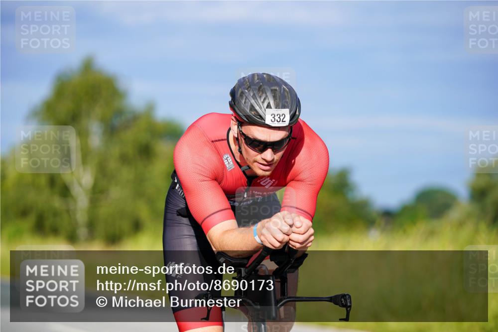 31.08.2025 - Elbe Triathlon Hamburg Michael Burmester http://msf.ph/oto/8690173 31.08.2025 08:51:50 Radfahren 332, 364 meine-sportfotos.de