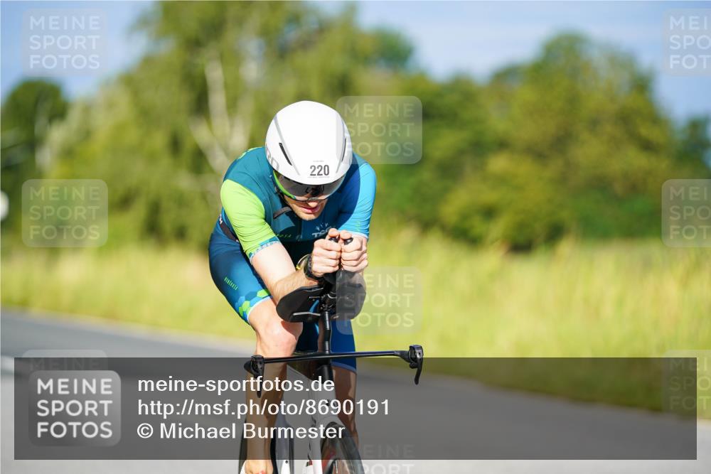 31.08.2025 - Elbe Triathlon Hamburg Michael Burmester http://msf.ph/oto/8690191 31.08.2025 08:52:11 Radfahren 220 meine-sportfotos.de