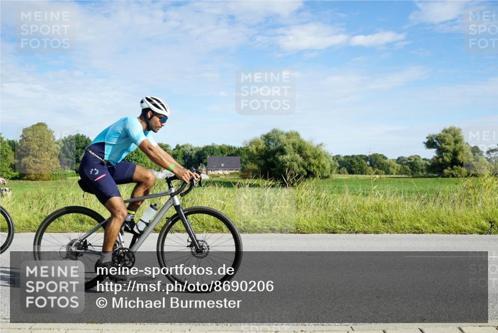 31.08.2025 - Elbe Triathlon Hamburg Michael Burmester http://msf.ph/oto/8690206 31.08.2025 09:36:17 Radfahren 327, 372, 390, 483, 761 meine-sportfotos.de