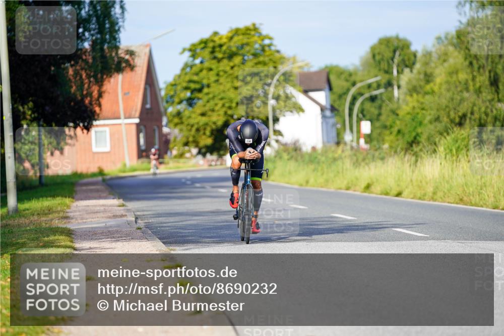 31.08.2025 - Elbe Triathlon Hamburg Michael Burmester http://msf.ph/oto/8690232 31.08.2025 08:52:59 Radfahren 230 meine-sportfotos.de