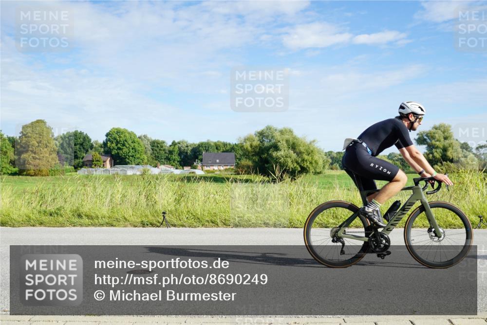 31.08.2025 - Elbe Triathlon Hamburg Michael Burmester http://msf.ph/oto/8690249 31.08.2025 09:37:11 Radfahren 254, 309, 325, 436, 470, 557, 626, 677, 695 meine-sportfotos.de