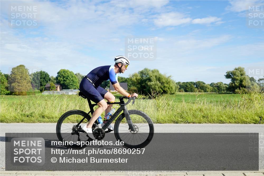 31.08.2025 - Elbe Triathlon Hamburg Michael Burmester http://msf.ph/oto/8690257 31.08.2025 09:37:17 Radfahren 254, 325, 474, 557, 638, 918 meine-sportfotos.de