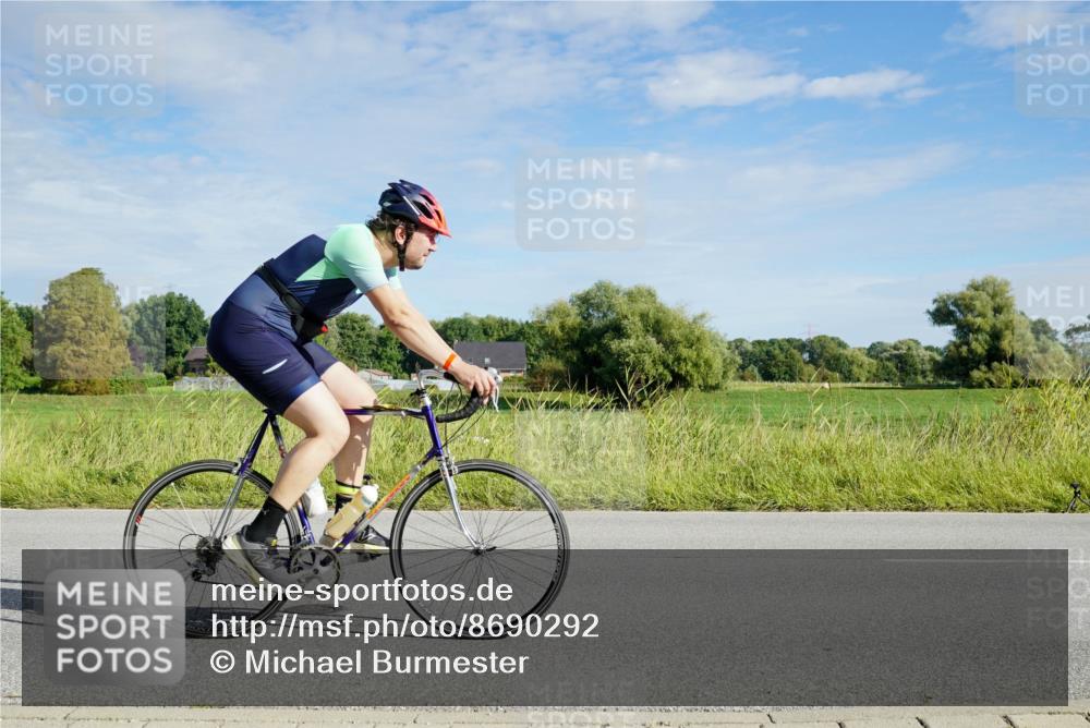 31.08.2025 - Elbe Triathlon Hamburg Michael Burmester http://msf.ph/oto/8690292 31.08.2025 09:37:43 Radfahren 371, 389, 587, 704 meine-sportfotos.de