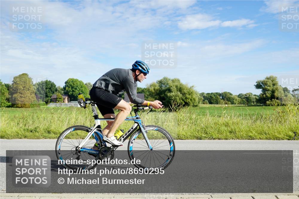 31.08.2025 - Elbe Triathlon Hamburg Michael Burmester http://msf.ph/oto/8690295 31.08.2025 09:37:47 Radfahren 371, 379, 512, 587, 704, 768 meine-sportfotos.de