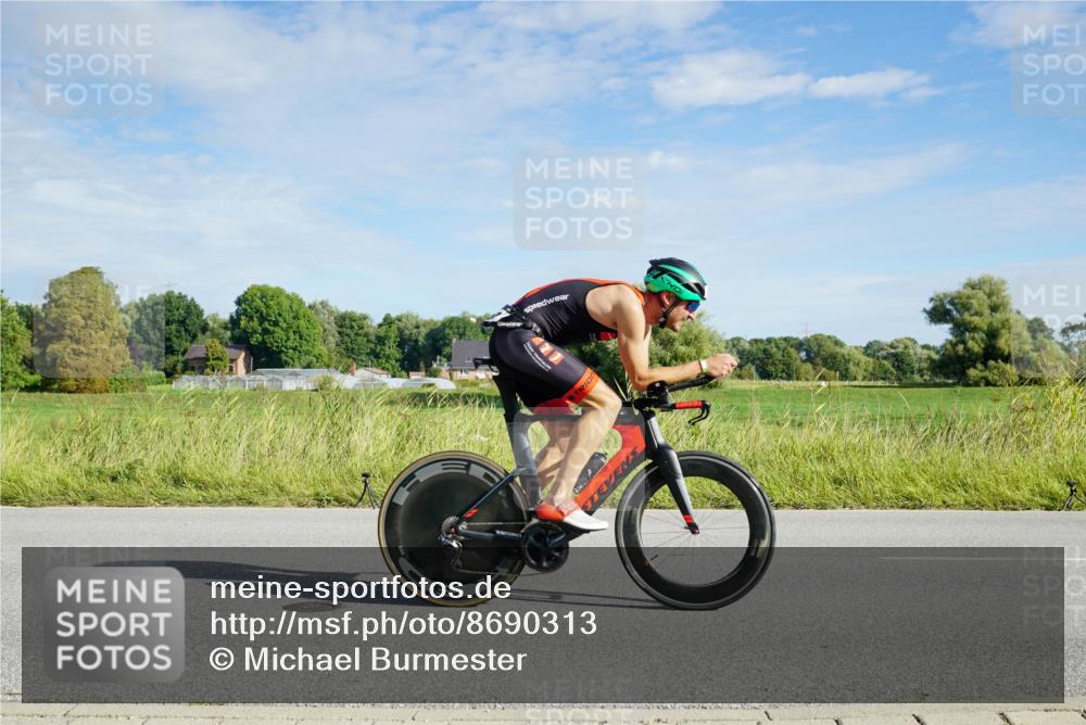 31.08.2025 - Elbe Triathlon Hamburg Michael Burmester http://msf.ph/oto/8690313 31.08.2025 09:38:02 Radfahren 252, 304, 335, 391, 403, 405, 540, 551, 554, 854, 895 meine-sportfotos.de