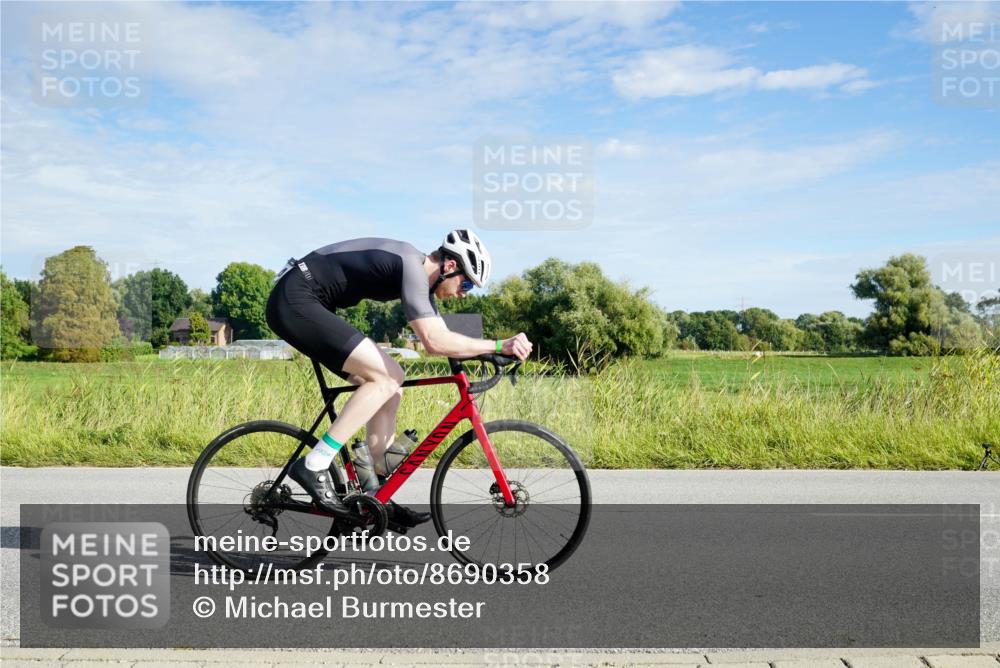 31.08.2025 - Elbe Triathlon Hamburg Michael Burmester http://msf.ph/oto/8690358 31.08.2025 09:38:30 Radfahren 454, 507, 574, 701 meine-sportfotos.de