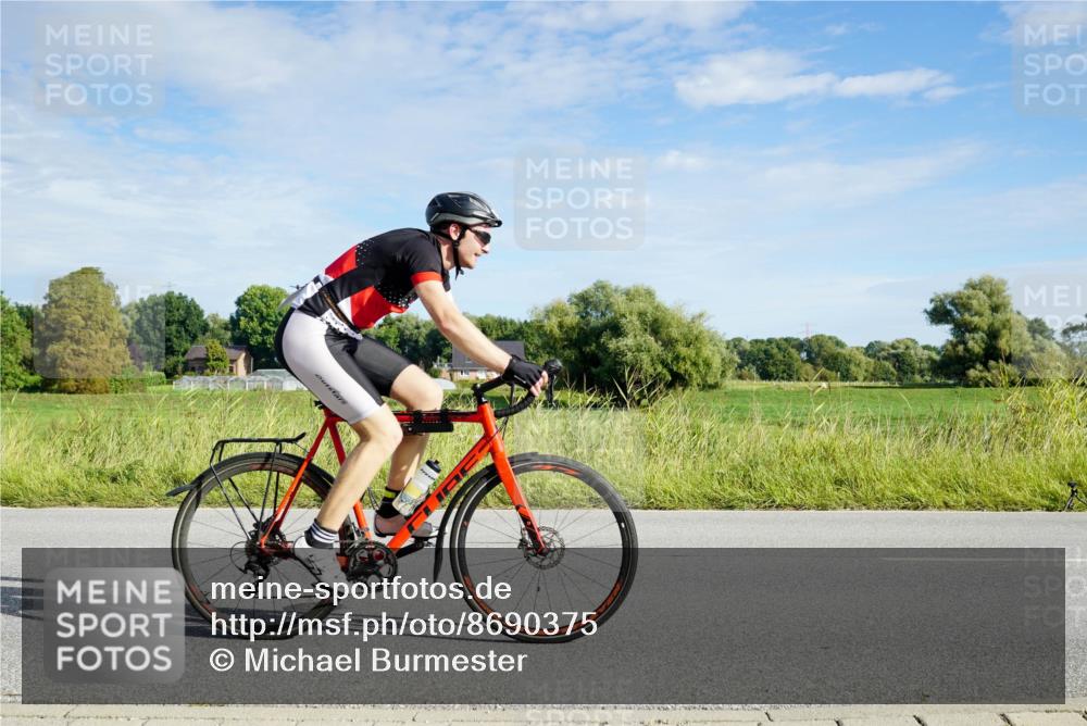 31.08.2025 - Elbe Triathlon Hamburg Michael Burmester http://msf.ph/oto/8690375 31.08.2025 09:38:52 Radfahren 457, 521, 611, 639, 736 meine-sportfotos.de