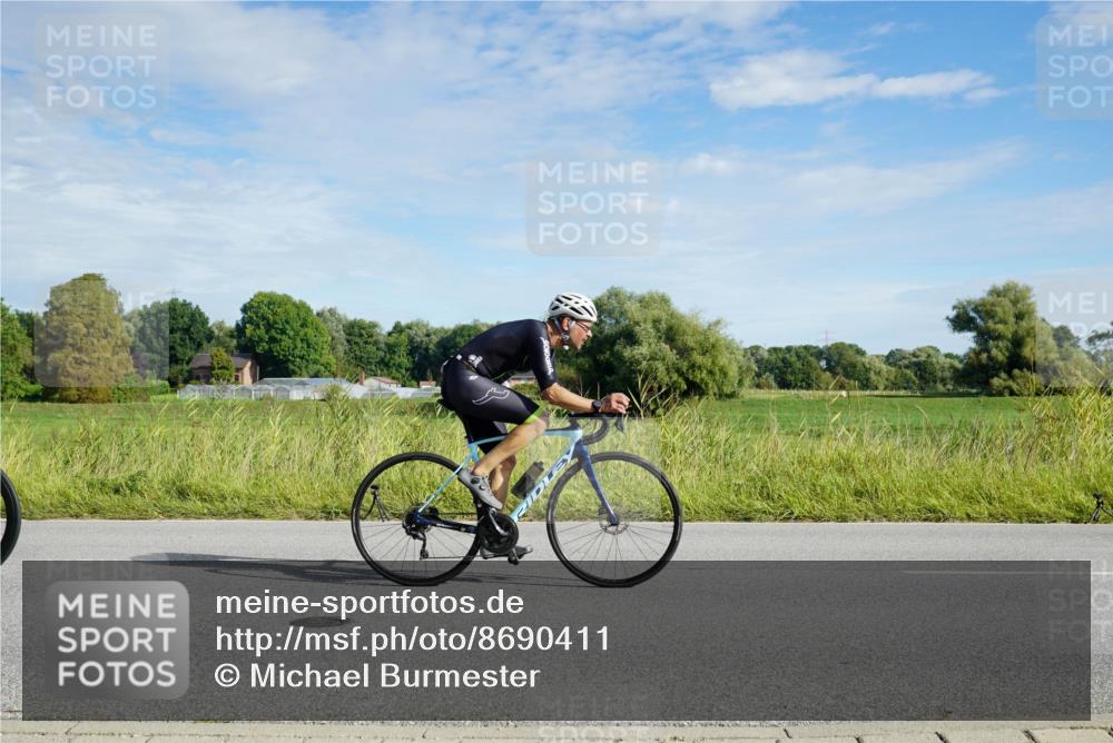 31.08.2025 - Elbe Triathlon Hamburg Michael Burmester http://msf.ph/oto/8690411 31.08.2025 09:39:33 Radfahren 346, 366, 478, 500, 511, 662, 687, 745 meine-sportfotos.de