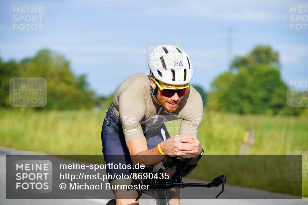 31.08.2025 - Elbe Triathlon Hamburg Michael Burmester http://msf.ph/oto/8690435 31.08.2025 08:54:19 Radfahren 208, 211, 375 meine-sportfotos.de