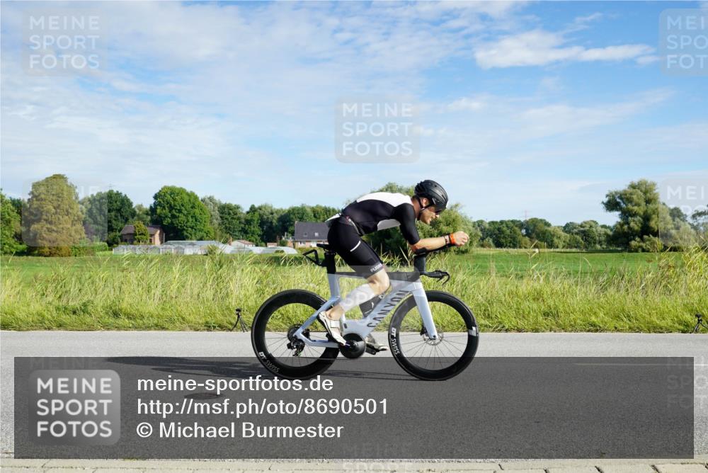 31.08.2025 - Elbe Triathlon Hamburg Michael Burmester http://msf.ph/oto/8690501 31.08.2025 09:40:53 Radfahren 258, 320, 477, 550, 558, 564, 601, 645, 711, 840 meine-sportfotos.de