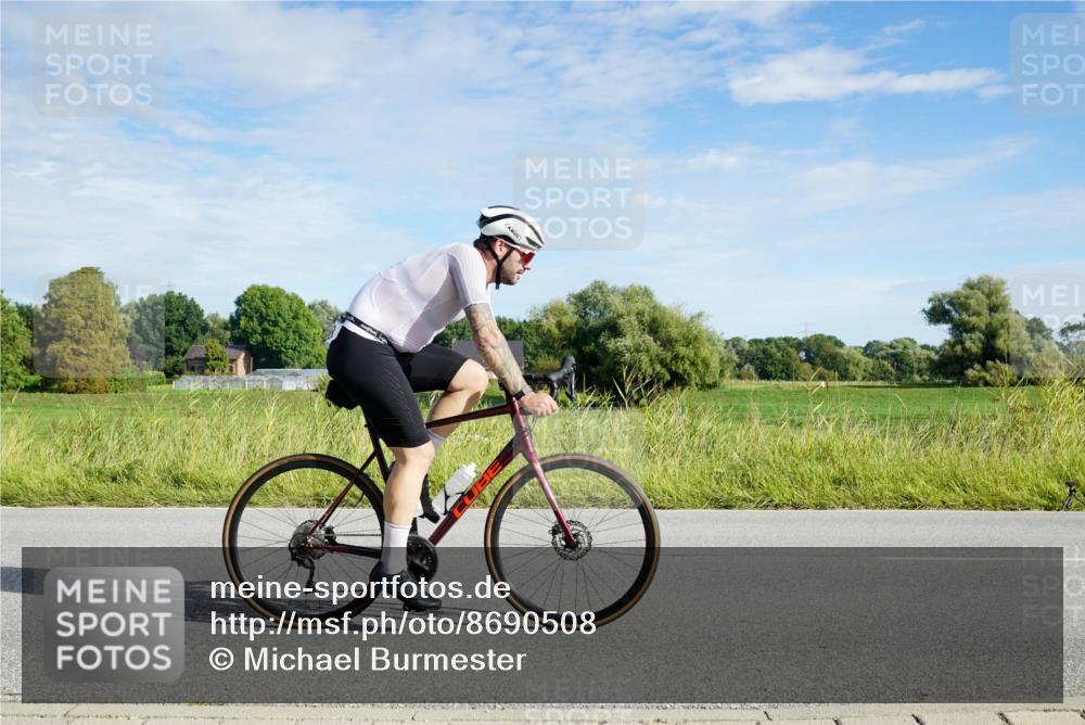 31.08.2025 - Elbe Triathlon Hamburg Michael Burmester http://msf.ph/oto/8690508 31.08.2025 09:40:57 Radfahren 258, 320, 496, 546, 550, 558, 564, 601, 645, 711, 748 meine-sportfotos.de