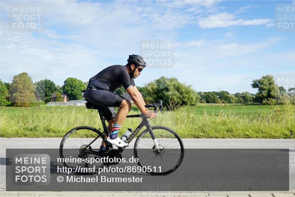 31.08.2025 - Elbe Triathlon Hamburg Michael Burmester http://msf.ph/oto/8690511 31.08.2025 09:40:58 Radfahren 258, 320, 496, 546, 550, 558, 564, 601, 711, 748 meine-sportfotos.de