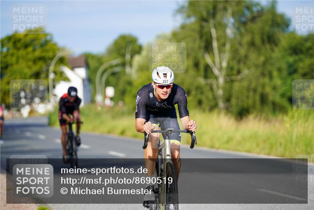 31.08.2025 - Elbe Triathlon Hamburg Michael Burmester http://msf.ph/oto/8690519 31.08.2025 08:55:20 Radfahren 215, 227, 231, 248 meine-sportfotos.de