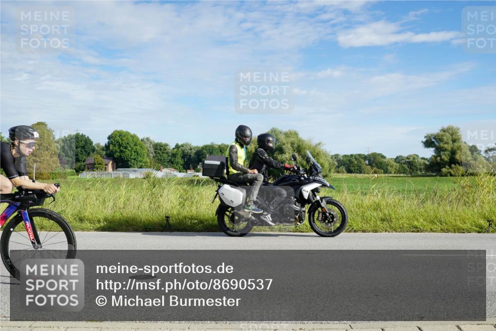 31.08.2025 - Elbe Triathlon Hamburg Michael Burmester http://msf.ph/oto/8690537 31.08.2025 09:41:17 Radfahren 261, 318, 395, 445, 630, 650, 672, 692, 815, 853, 887 meine-sportfotos.de