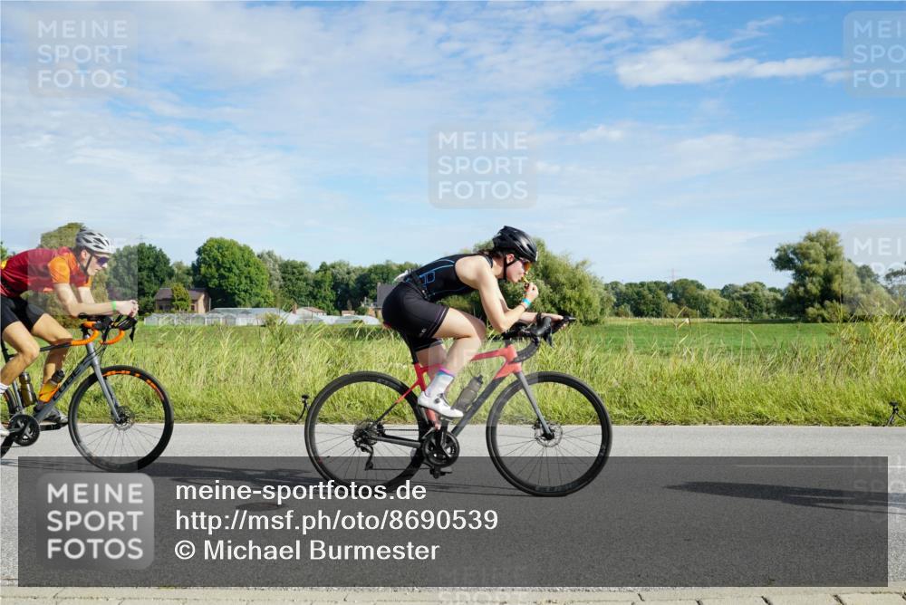 31.08.2025 - Elbe Triathlon Hamburg Michael Burmester http://msf.ph/oto/8690539 31.08.2025 09:41:18 Radfahren 261, 318, 395, 445, 630, 650, 672, 815, 851, 853 meine-sportfotos.de