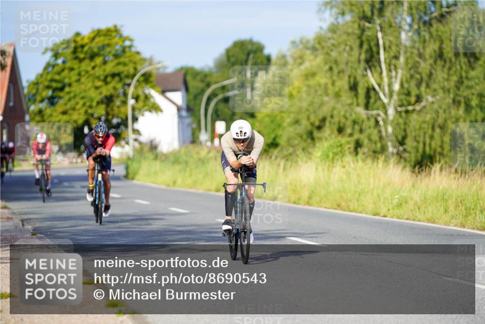 31.08.2025 - Elbe Triathlon Hamburg Michael Burmester http://msf.ph/oto/8690543 31.08.2025 08:55:40 Radfahren 207, 237, 335 meine-sportfotos.de