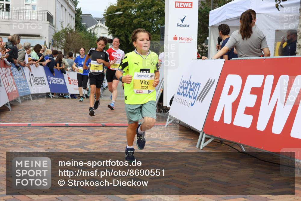 31.08.2025 - 21. Blankeneser Heldenlauf Strokosch-Dieckow http://msf.ph/oto/8690551 31.08.2025 10:27:10 Ziel 1101, 2150, 2205, 2521, 2517, 2413 meine-sportfotos.de