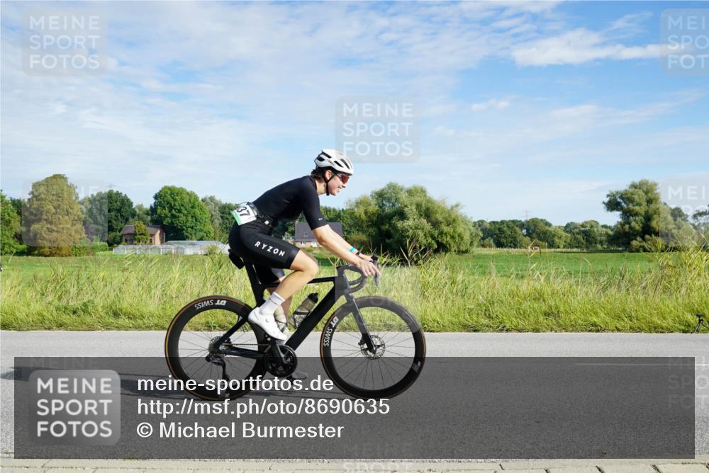 31.08.2025 - Elbe Triathlon Hamburg Michael Burmester http://msf.ph/oto/8690635 31.08.2025 09:43:00 Radfahren 321, 324, 414, 623, 624, 732, 833, 837, 882 meine-sportfotos.de