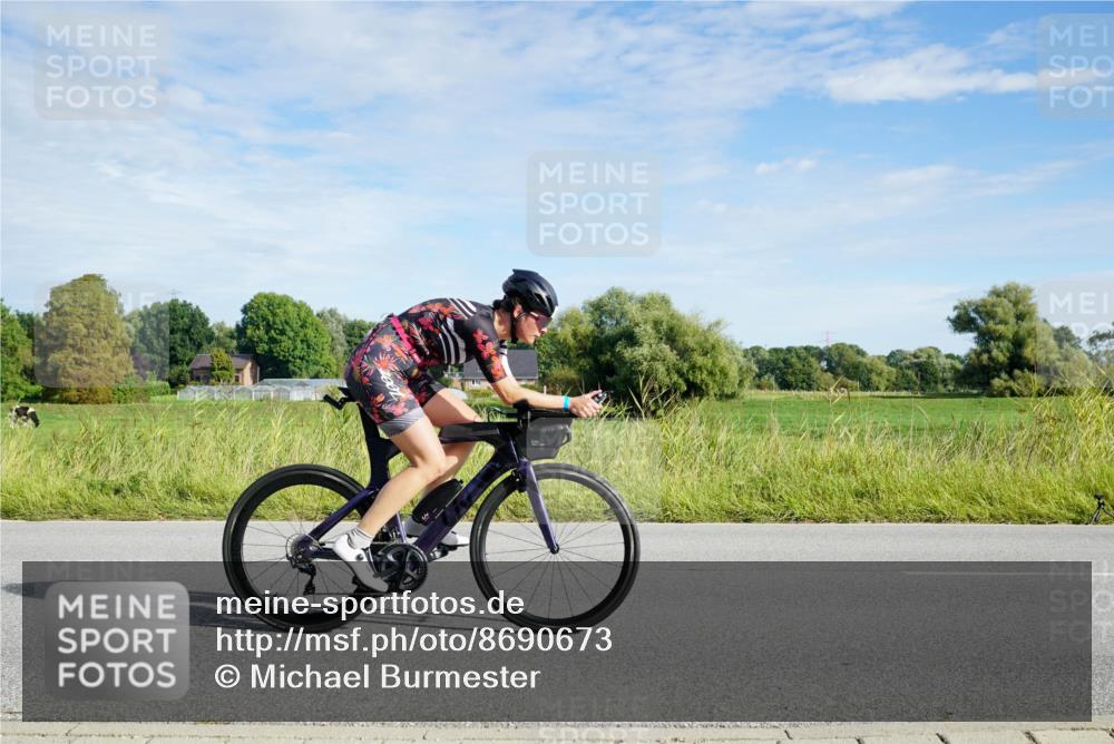 31.08.2025 - Elbe Triathlon Hamburg Michael Burmester http://msf.ph/oto/8690673 31.08.2025 09:43:47 Radfahren 377, 450, 602, 800, 845, 908 meine-sportfotos.de