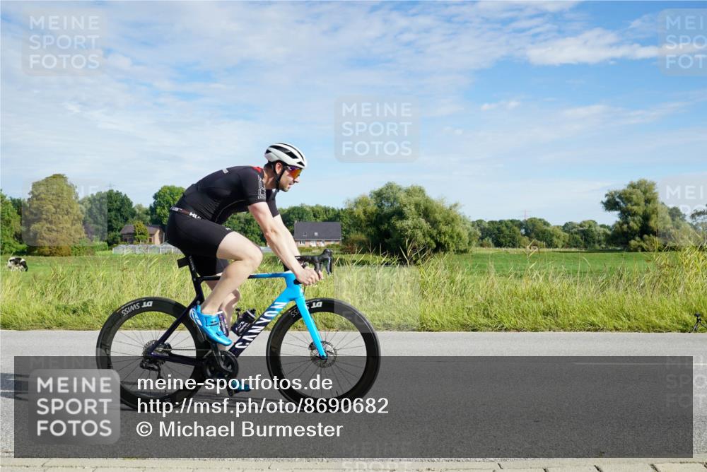 31.08.2025 - Elbe Triathlon Hamburg Michael Burmester http://msf.ph/oto/8690682 31.08.2025 09:43:57 Radfahren 281, 450, 562, 563, 610, 634, 770, 864 meine-sportfotos.de