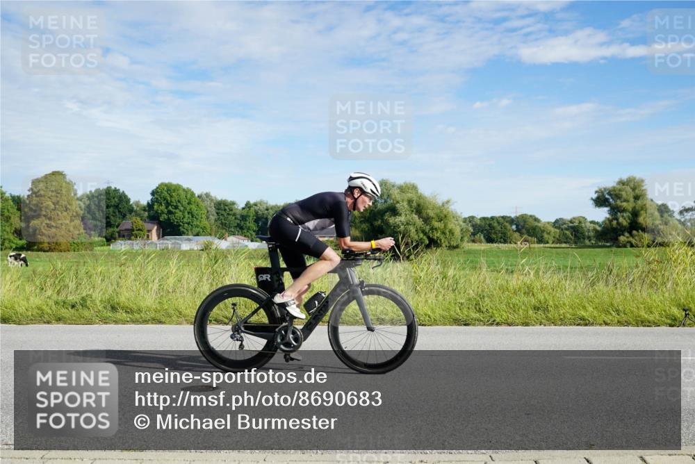 31.08.2025 - Elbe Triathlon Hamburg Michael Burmester http://msf.ph/oto/8690683 31.08.2025 09:43:59 Radfahren 281, 378, 476, 562, 610, 634, 770, 864 meine-sportfotos.de