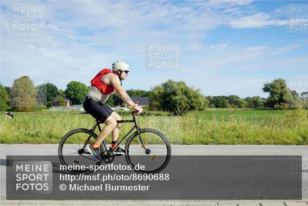31.08.2025 - Elbe Triathlon Hamburg Michael Burmester http://msf.ph/oto/8690688 31.08.2025 09:44:03 Radfahren 281, 378, 476, 562, 787, 864 meine-sportfotos.de