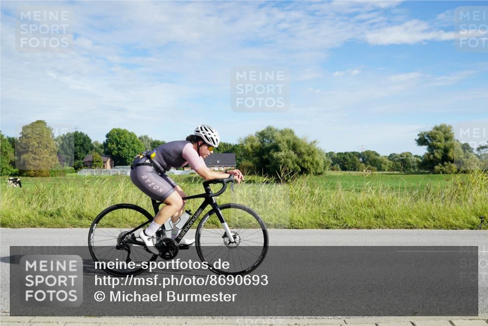 31.08.2025 - Elbe Triathlon Hamburg Michael Burmester http://msf.ph/oto/8690693 31.08.2025 09:44:07 Radfahren 378, 476, 562, 787 meine-sportfotos.de