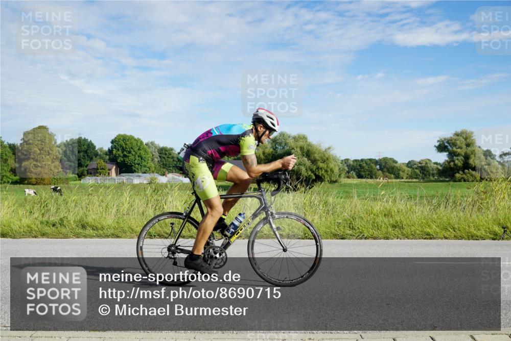 31.08.2025 - Elbe Triathlon Hamburg Michael Burmester http://msf.ph/oto/8690715 31.08.2025 09:44:58 Radfahren 292, 357, 469, 527, 613, 773 meine-sportfotos.de