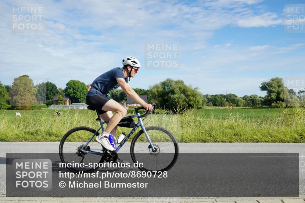 31.08.2025 - Elbe Triathlon Hamburg Michael Burmester http://msf.ph/oto/8690728 31.08.2025 09:45:15 Radfahren 427, 804, 911 meine-sportfotos.de