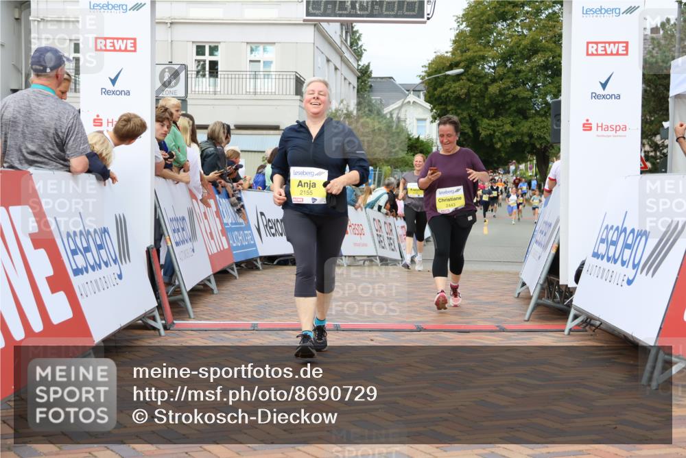 31.08.2025 - 21. Blankeneser Heldenlauf Strokosch-Dieckow http://msf.ph/oto/8690729 31.08.2025 10:31:40 Ziel 2190, 2092, 2079, 2340, 2155, 2443 meine-sportfotos.de