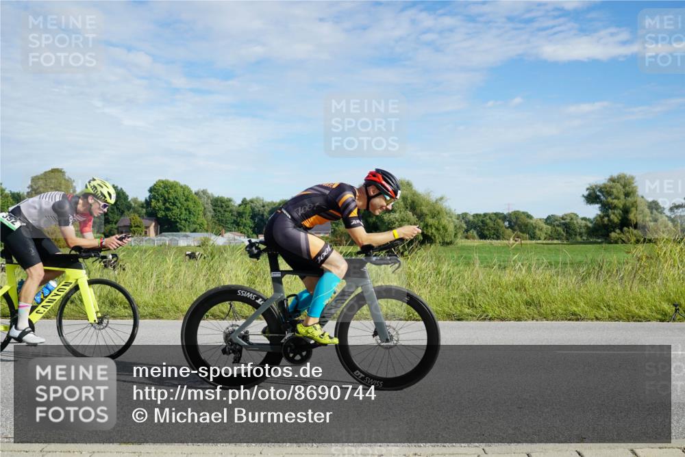 31.08.2025 - Elbe Triathlon Hamburg Michael Burmester http://msf.ph/oto/8690744 31.08.2025 09:45:40 Radfahren 392, 633, 660, 700, 708, 786, 808, 826 meine-sportfotos.de