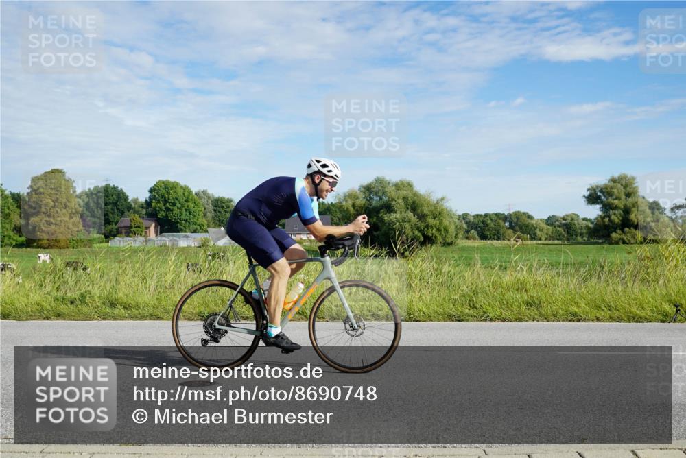 31.08.2025 - Elbe Triathlon Hamburg Michael Burmester http://msf.ph/oto/8690748 31.08.2025 09:45:47 Radfahren 305, 534, 826, 905, 930 meine-sportfotos.de