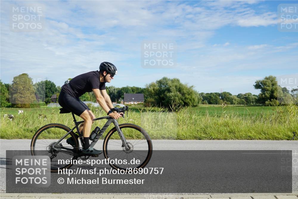 31.08.2025 - Elbe Triathlon Hamburg Michael Burmester http://msf.ph/oto/8690757 31.08.2025 09:46:01 Radfahren 463, 464, 466, 553, 712, 740, 868, 906 meine-sportfotos.de