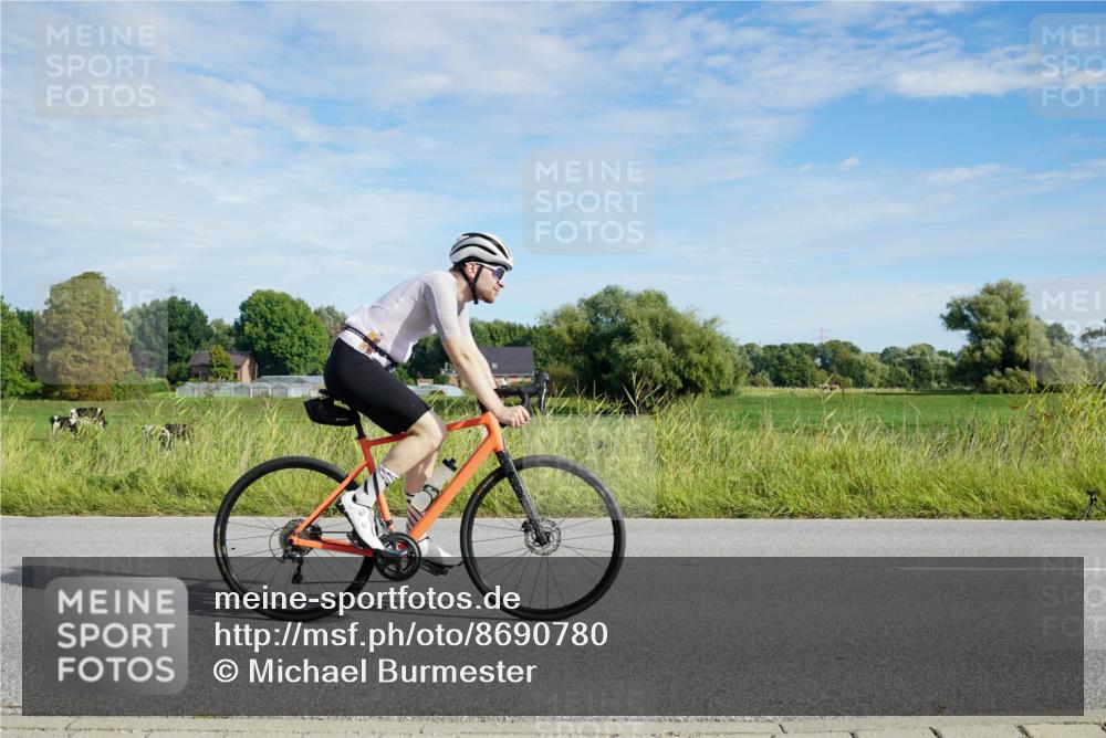 31.08.2025 - Elbe Triathlon Hamburg Michael Burmester http://msf.ph/oto/8690780 31.08.2025 09:46:27 Radfahren 286, 419, 421, 439, 494, 599, 684, 909 meine-sportfotos.de