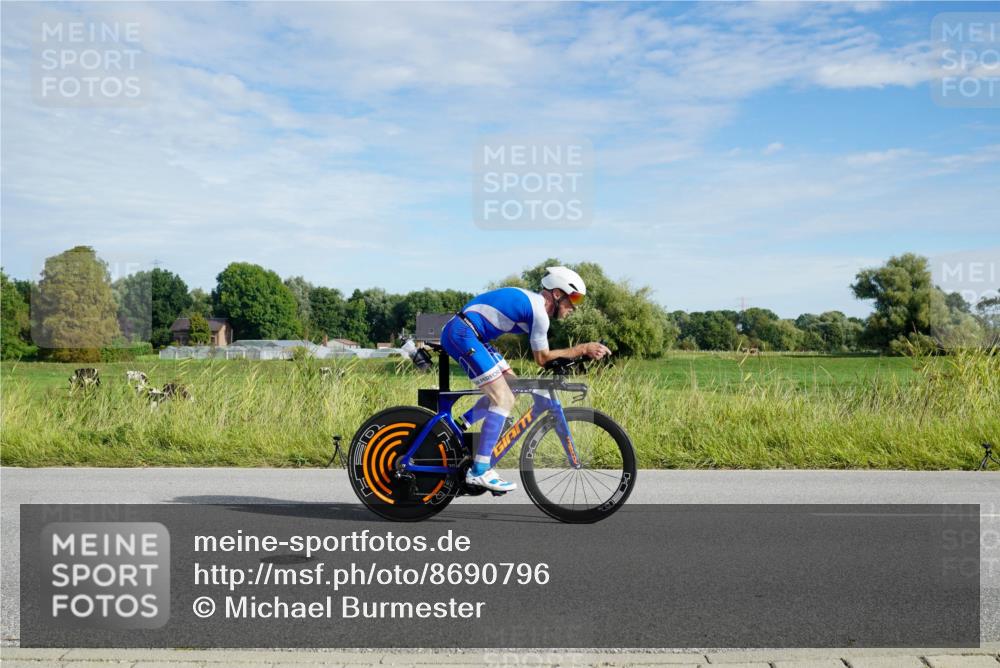 31.08.2025 - Elbe Triathlon Hamburg Michael Burmester http://msf.ph/oto/8690796 31.08.2025 09:46:46 Radfahren 294, 329, 526, 569, 570, 589, 729, 750, 759, 771, 838 meine-sportfotos.de