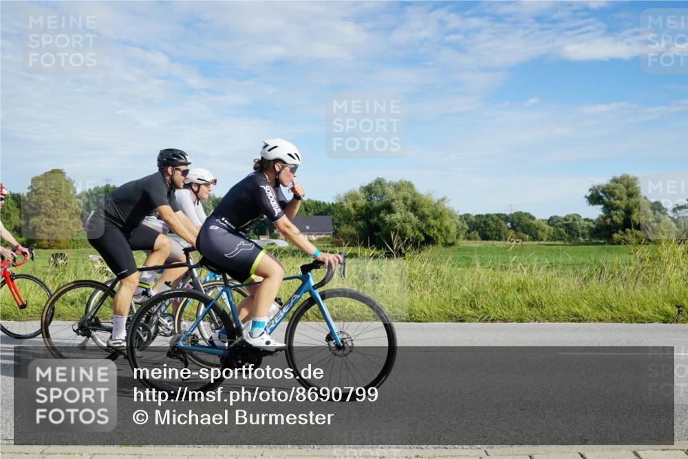 31.08.2025 - Elbe Triathlon Hamburg Michael Burmester http://msf.ph/oto/8690799 31.08.2025 09:46:47 Radfahren 294, 329, 526, 569, 570, 589, 729, 759, 771, 838 meine-sportfotos.de