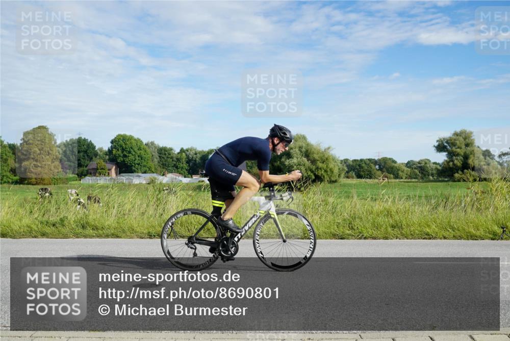 31.08.2025 - Elbe Triathlon Hamburg Michael Burmester http://msf.ph/oto/8690801 31.08.2025 09:46:51 Radfahren 294, 384, 399, 526, 569, 570, 589, 729, 838 meine-sportfotos.de