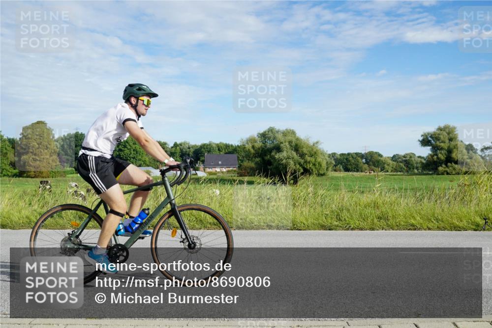 31.08.2025 - Elbe Triathlon Hamburg Michael Burmester http://msf.ph/oto/8690806 31.08.2025 09:46:56 Radfahren 384, 399 meine-sportfotos.de