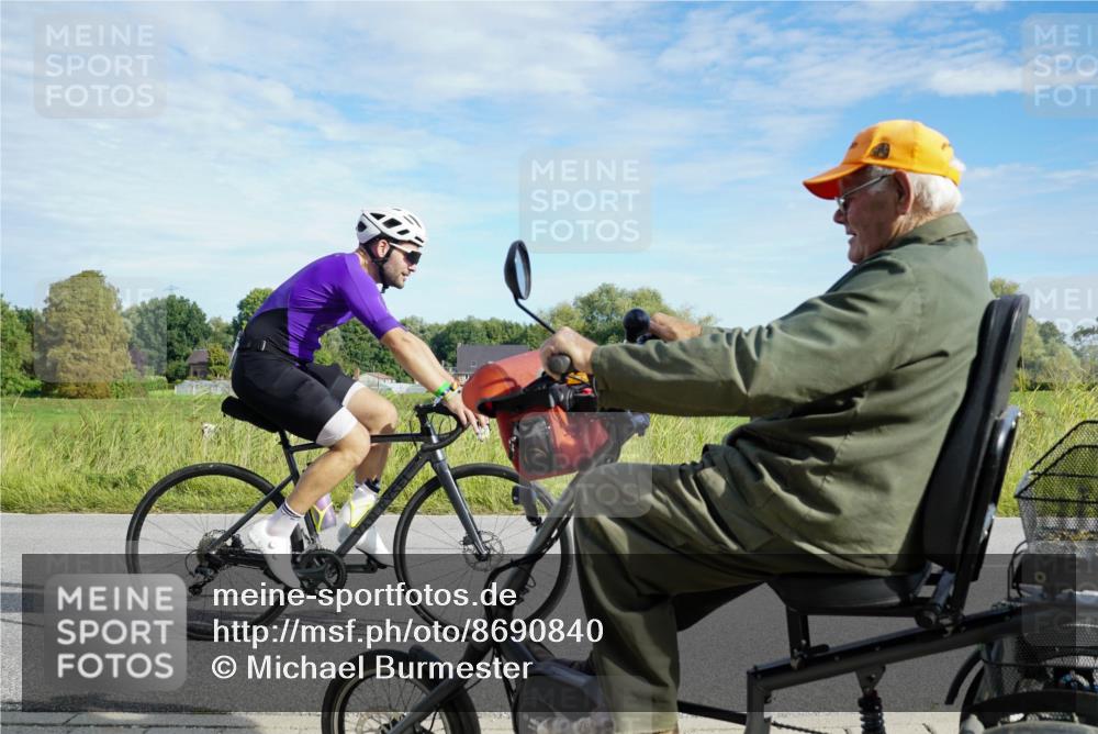 31.08.2025 - Elbe Triathlon Hamburg Michael Burmester http://msf.ph/oto/8690840 31.08.2025 09:47:50 Radfahren 256, 374, 413, 495, 674 meine-sportfotos.de