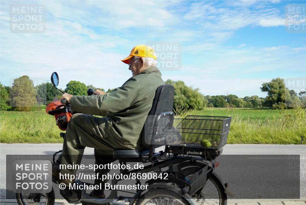 31.08.2025 - Elbe Triathlon Hamburg Michael Burmester http://msf.ph/oto/8690842 31.08.2025 09:47:51 Radfahren 256, 374, 413, 495 meine-sportfotos.de