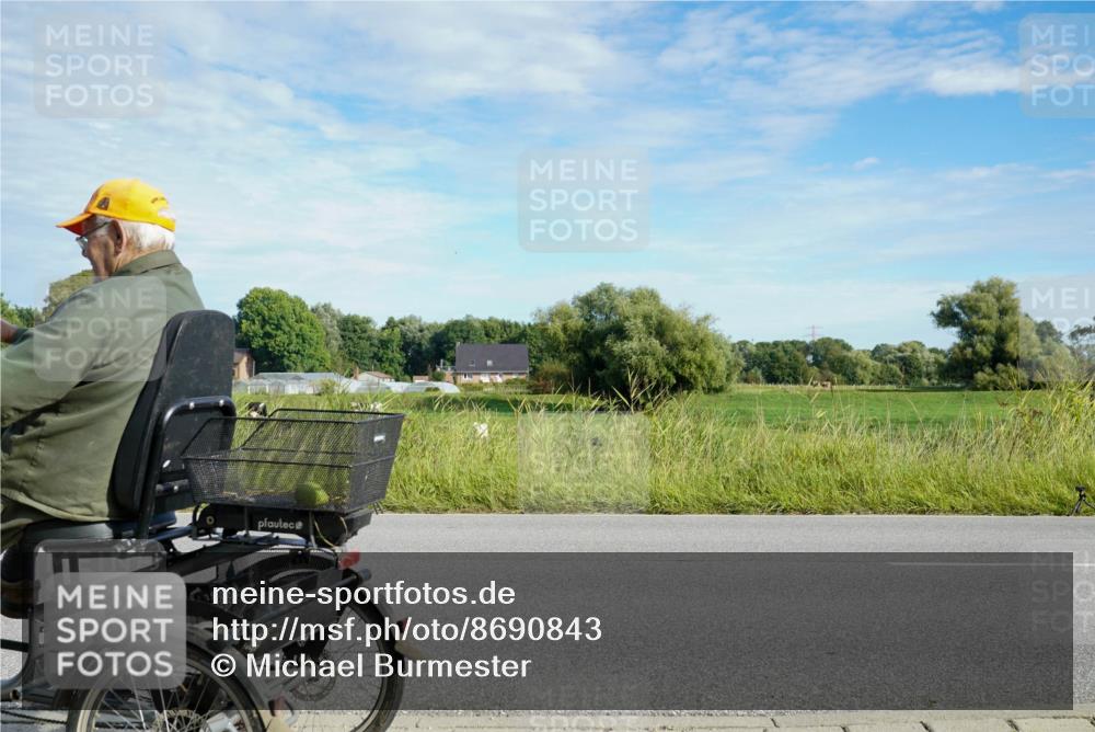 31.08.2025 - Elbe Triathlon Hamburg Michael Burmester http://msf.ph/oto/8690843 31.08.2025 09:47:52 Radfahren 256, 374, 413, 495, 790 meine-sportfotos.de