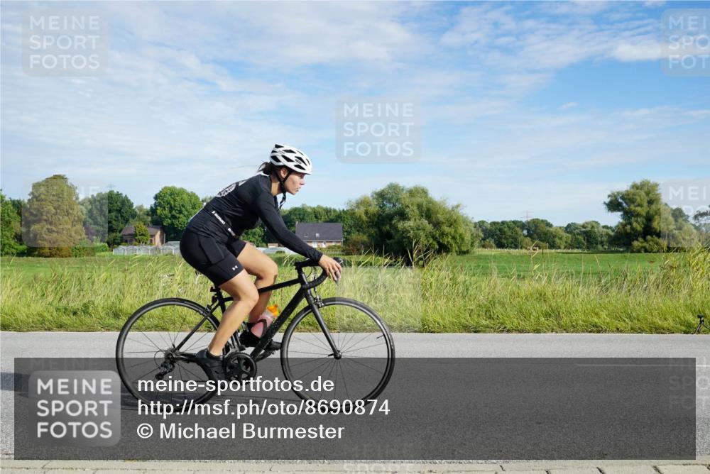31.08.2025 - Elbe Triathlon Hamburg Michael Burmester http://msf.ph/oto/8690874 31.08.2025 09:48:30 Radfahren 441, 547, 654, 682, 844, 878, 903 meine-sportfotos.de