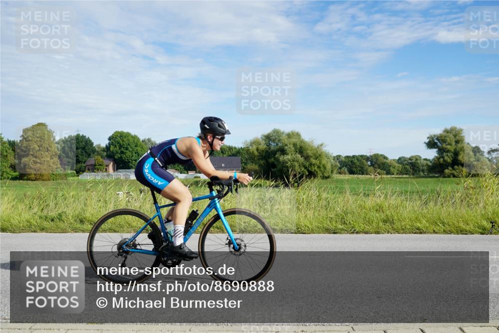 31.08.2025 - Elbe Triathlon Hamburg Michael Burmester http://msf.ph/oto/8690888 31.08.2025 09:48:48 Radfahren 322, 407, 515, 656, 739, 742, 856, 920, 931 meine-sportfotos.de