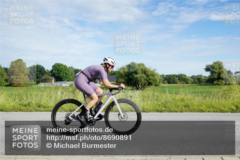 31.08.2025 - Elbe Triathlon Hamburg Michael Burmester http://msf.ph/oto/8690891 31.08.2025 09:48:52 Radfahren 742, 856, 920, 921, 931 meine-sportfotos.de