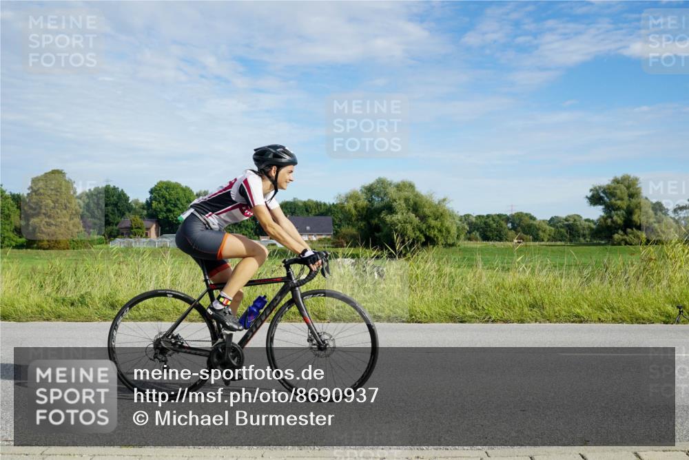 31.08.2025 - Elbe Triathlon Hamburg Michael Burmester http://msf.ph/oto/8690937 31.08.2025 09:50:05 Radfahren 638, 824, 863, 871 meine-sportfotos.de