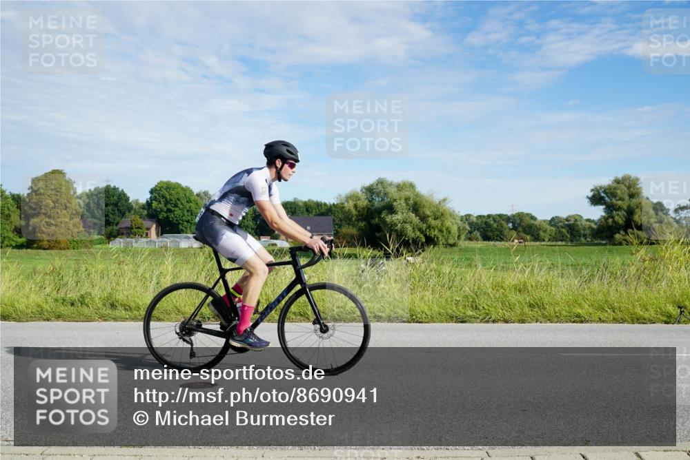 31.08.2025 - Elbe Triathlon Hamburg Michael Burmester http://msf.ph/oto/8690941 31.08.2025 09:50:12 Radfahren 638, 671, 871, 926 meine-sportfotos.de